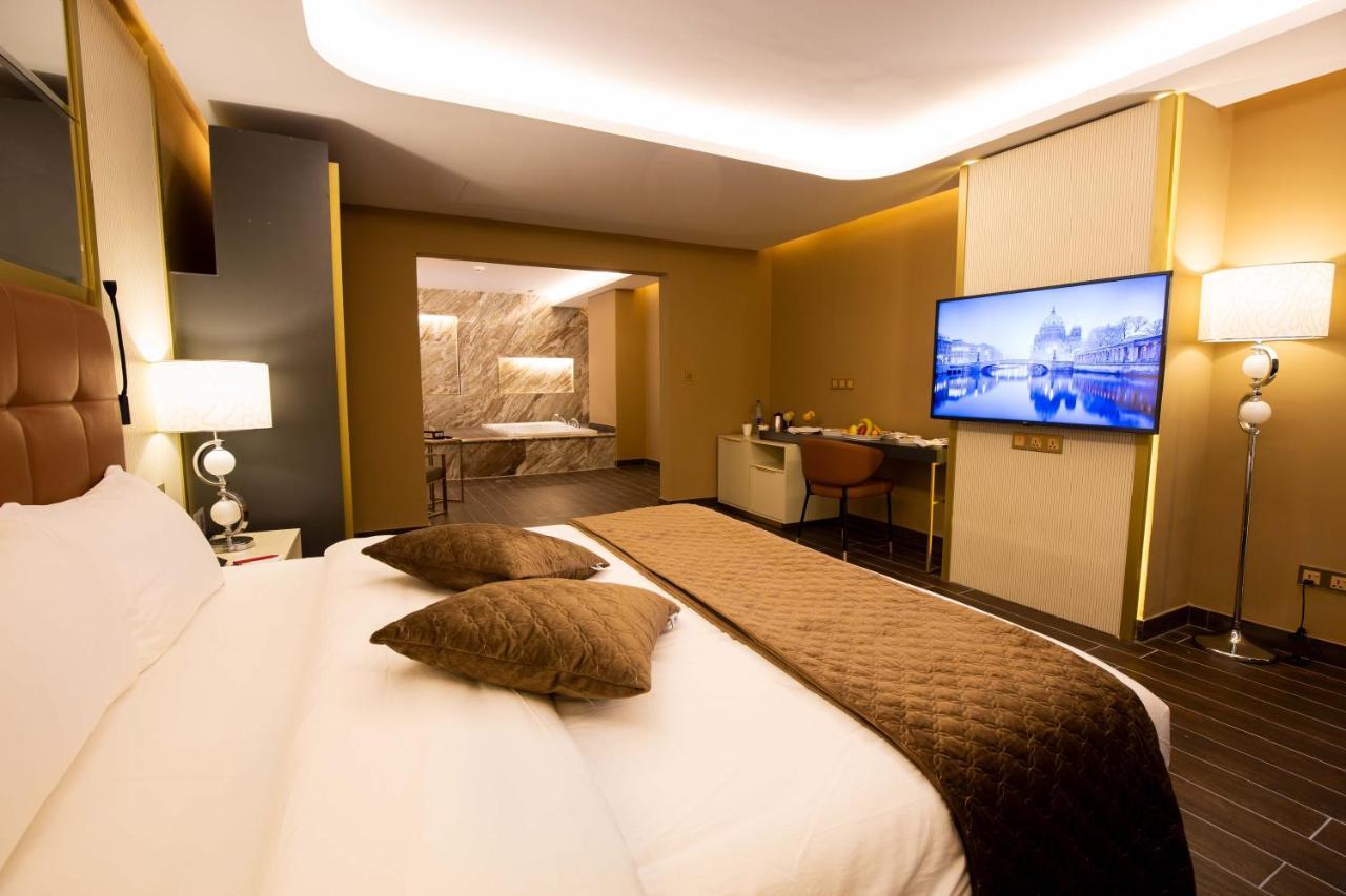 Petra Moon Luxury Hotel ワディ・ムーサ エクステリア 写真 Suite