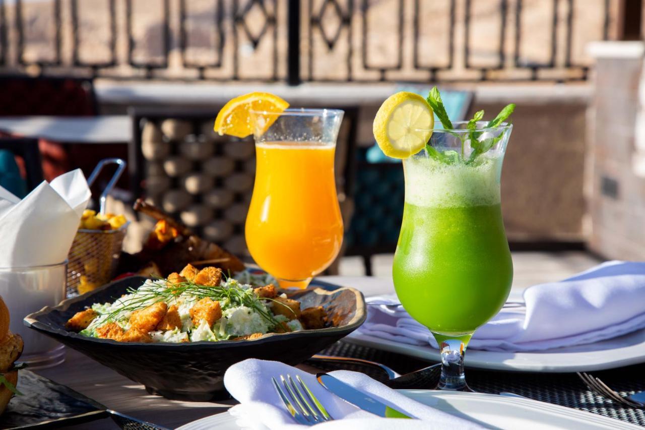 Petra Moon Luxury Hotel ワディ・ムーサ エクステリア 写真 A green smoothie
